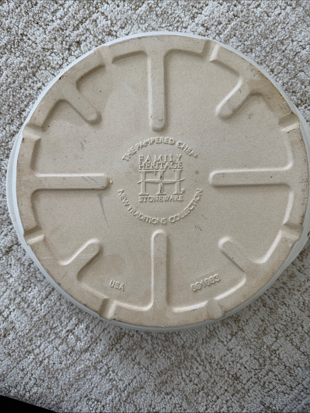 The Pampered Chef Cream Ceramic Serving Bowl - Picture 3 of 4